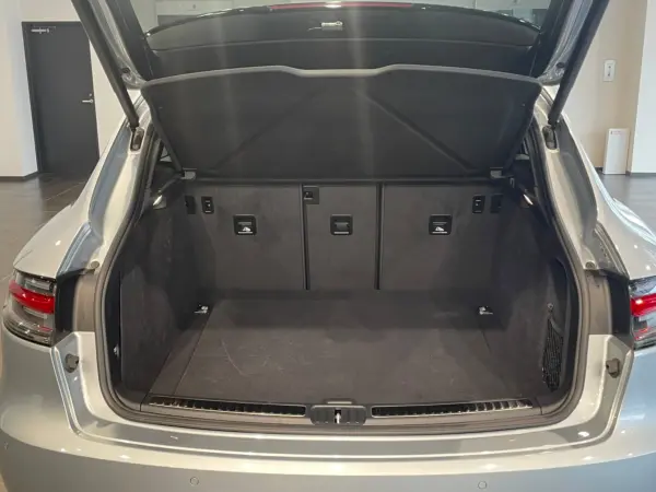 2020 Porsche Macan — photo 7 | Tuminion Kenya