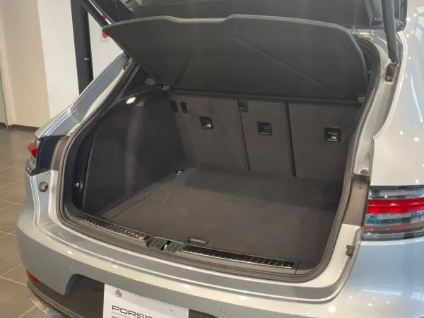 2020 Porsche Macan — photo 8 | Tuminion Kenya