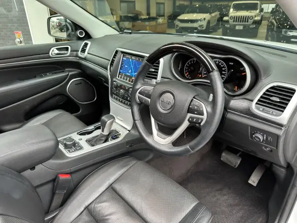 2018 Jeep Grand Cherokee — photo 7 | Tuminion Kenya