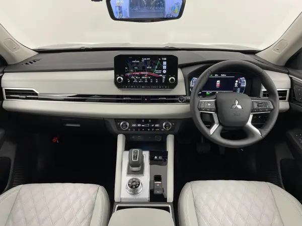 2022 Mitsubishi Outlander — photo 2 | Tuminion Kenya
