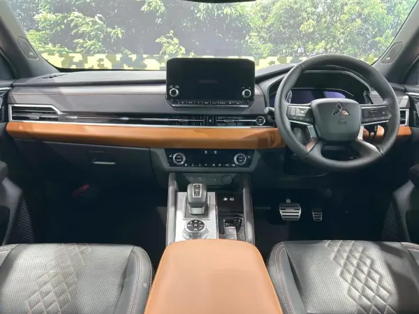 2022 Mitsubishi Outlander — photo 2 | Tuminion Kenya