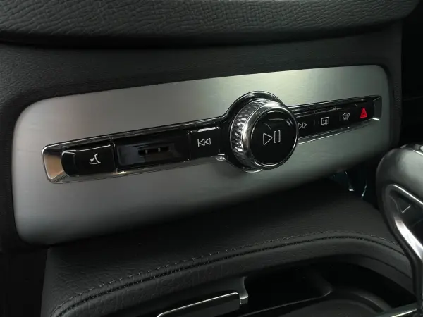 2019 Volvo Xc90 — photo 8 | Tuminion Kenya
