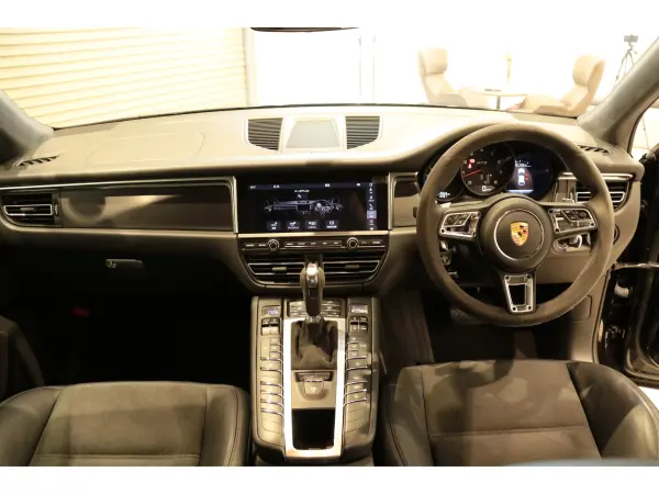 2021 Porsche Macan — photo 2 | Tuminion Kenya