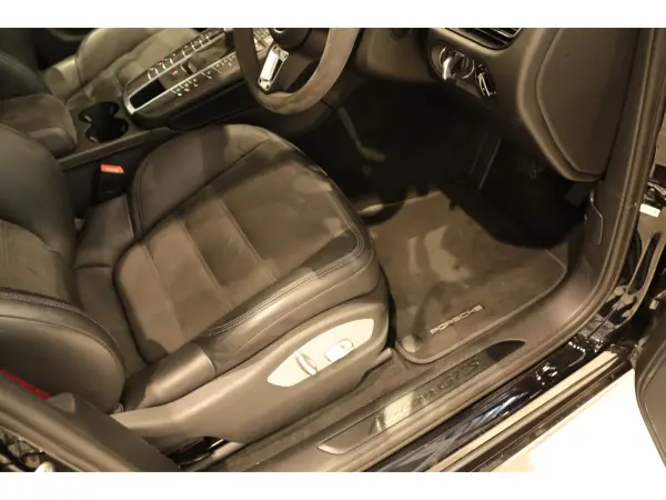 2021 Porsche Macan — photo 9 | Tuminion Kenya