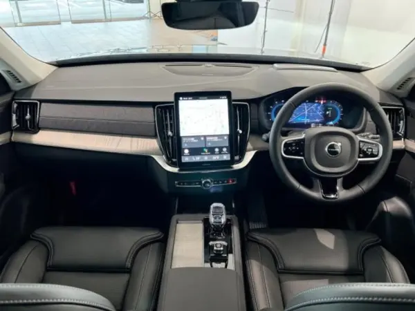 2025 Volvo Xc90 — photo 2 | Tuminion Kenya