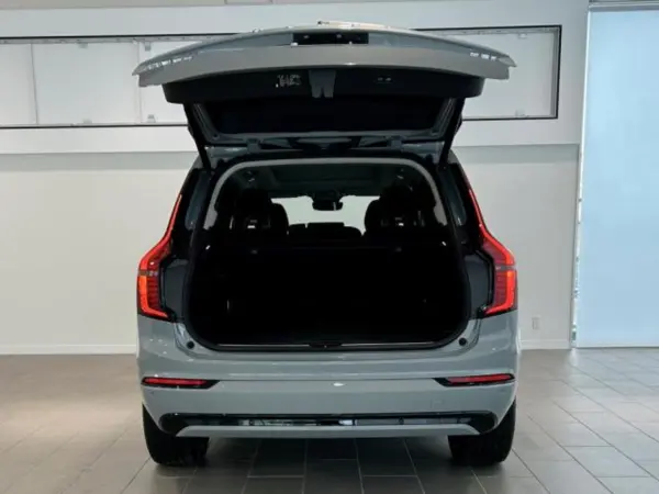2025 Volvo Xc90 — photo 8 | Tuminion Kenya