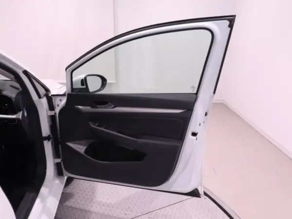 2023 Volkswagen Golf — photo 8 | Tuminion Kenya
