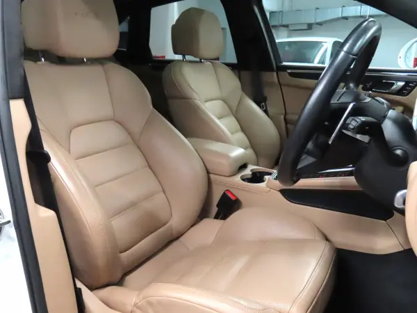2022 Porsche Macan — photo 7 | Tuminion Kenya