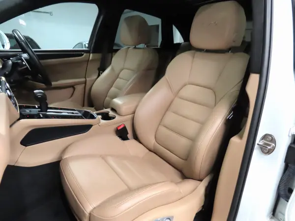 2022 Porsche Macan — photo 8 | Tuminion Kenya