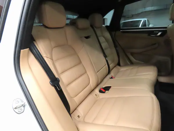 2022 Porsche Macan — photo 9 | Tuminion Kenya