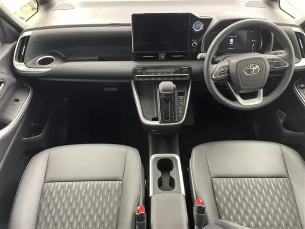 2022 Toyota Noah — photo 2 | Tuminion Kenya