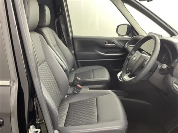 2022 Toyota Noah — photo 8 | Tuminion Kenya