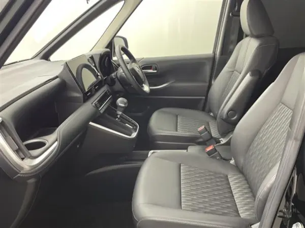 2022 Toyota Noah — photo 9 | Tuminion Kenya