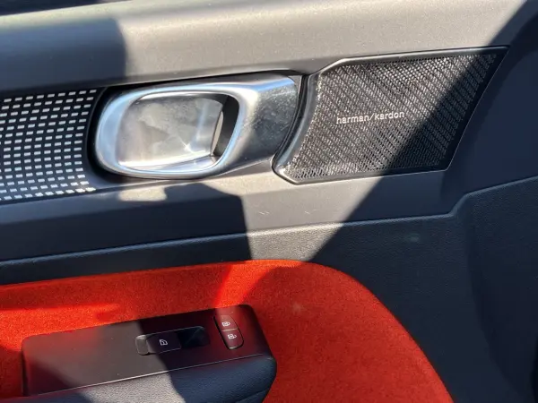 2021 Volvo Xc40 — photo 9 | Tuminion Kenya
