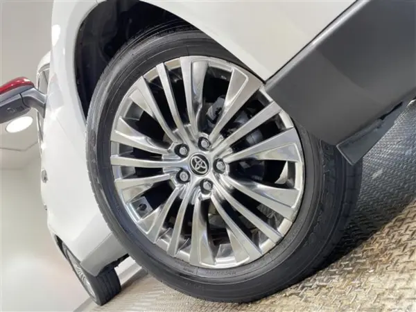 2023 Toyota Harrier — photo 9 | Tuminion Kenya