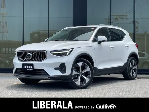 2023 Volvo Xc40 — photo 1