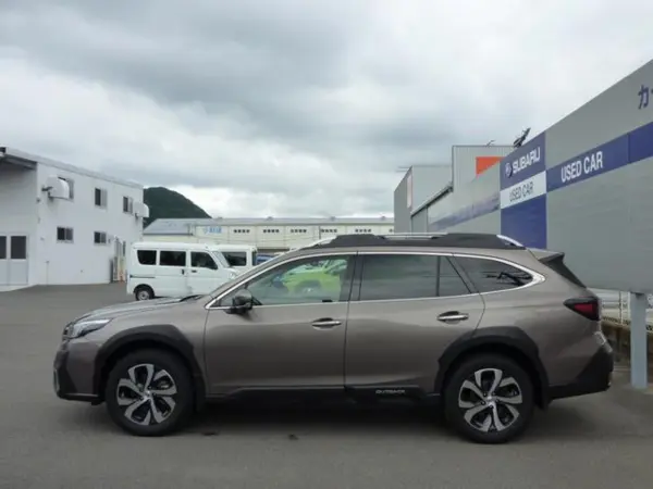 2022 Subaru Legacy Outback — photo 3 | Tuminion Kenya