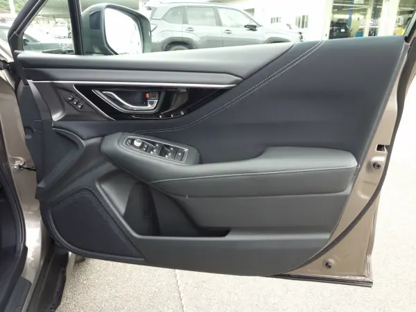 2022 Subaru Legacy Outback — photo 9 | Tuminion Kenya