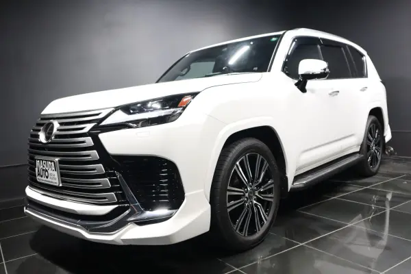 Lexus LX600 4WD Modellista Aero Rear Entertainment Mark Levinson Side Step Metal Plate 22-inch AW Cool Box Digital Inner Mirror Triple LED Headlights Power Folding Third Row Seat HDMI Front/Rear Drive Recorder (Sonic Quartz)