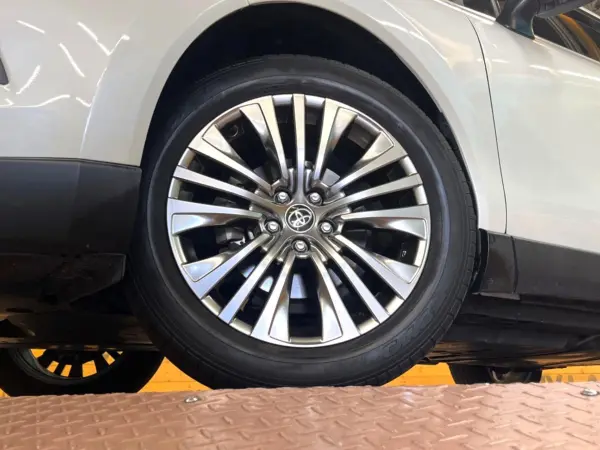 2021 Toyota Harrier — photo 9 | Tuminion Kenya