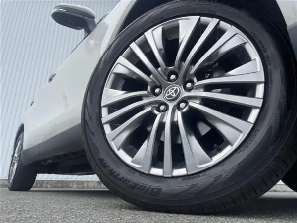 2020 Toyota Harrier — photo 8 | Tuminion Kenya