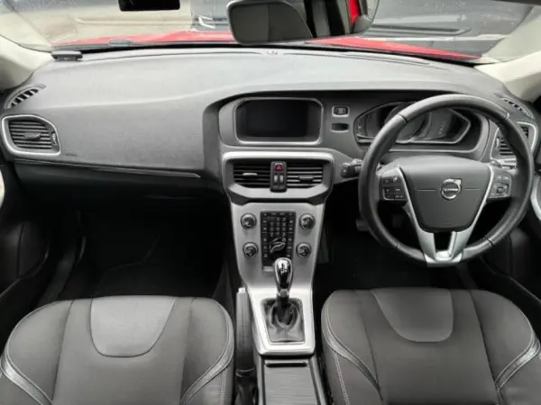 2018 Volvo V40 — photo 3 | Tuminion Kenya