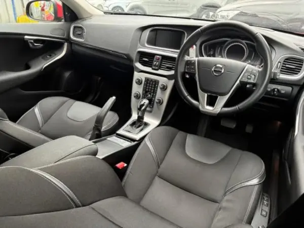 2018 Volvo V40 — photo 8 | Tuminion Kenya