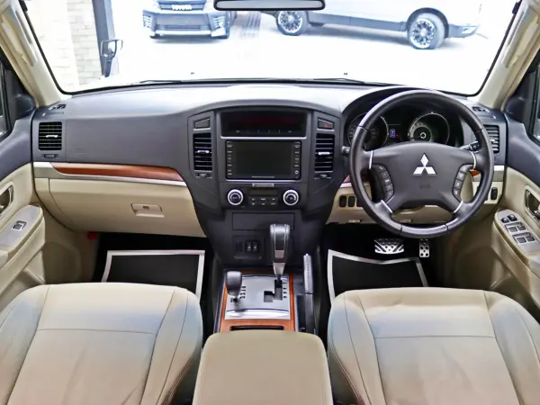 2006 Mitsubishi Pajero — photo 7 | Tuminion Kenya