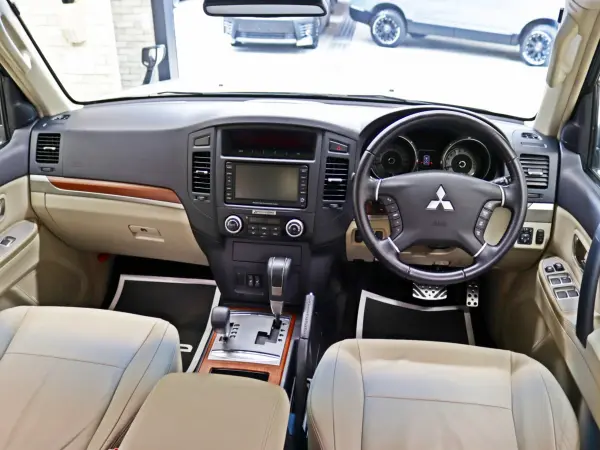 2006 Mitsubishi Pajero — photo 8 | Tuminion Kenya