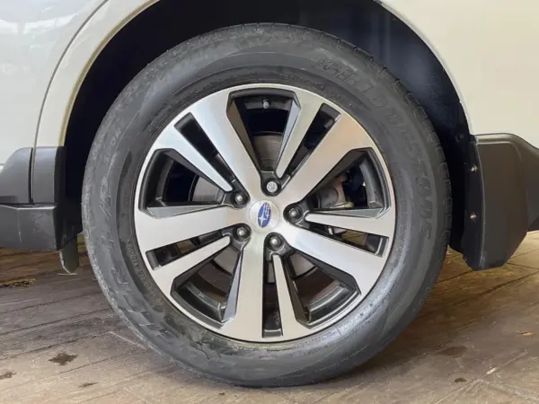 2020 Subaru Legacy Outback — photo 9 | Tuminion Kenya