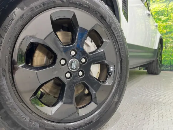 2025 Landrover Defender — photo 8 | Tuminion Kenya