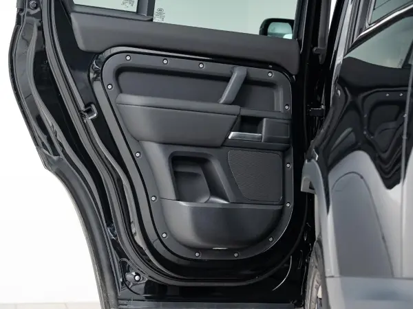 2025 Landrover Defender — photo 8 | Tuminion Kenya