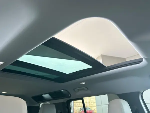 2025 Landrover Defender — photo 3 | Tuminion Kenya