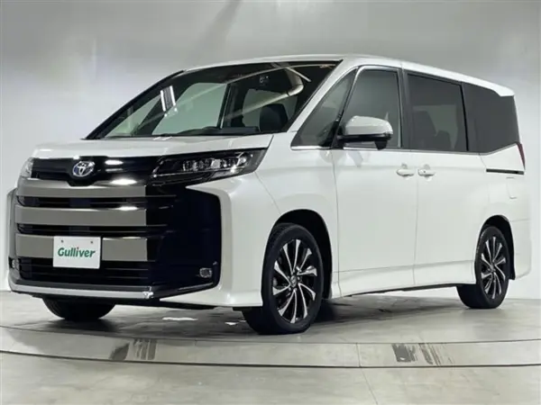 2022 Toyota Noah — photo 9 | Tuminion Kenya