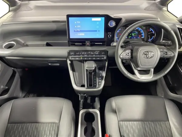 2022 Toyota Noah — photo 2 | Tuminion Kenya