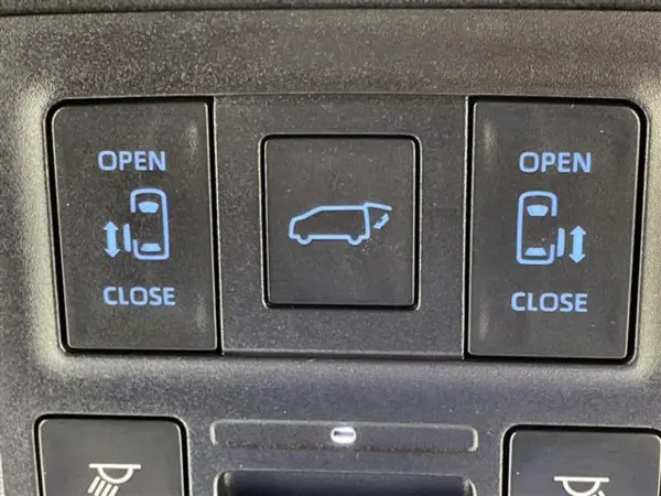 2022 Toyota Noah — photo 3 | Tuminion Kenya