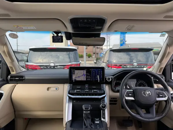 2024 Toyota Landrcuiser 300 — photo 7 | Tuminion Kenya