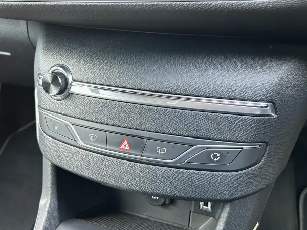 2021 Peugeot 308 — photo 8 | Tuminion Kenya