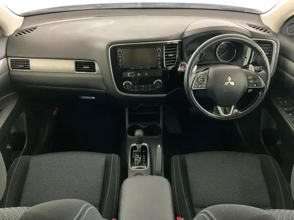 2015 Mitsubishi Outlander — photo 8 | Tuminion Kenya