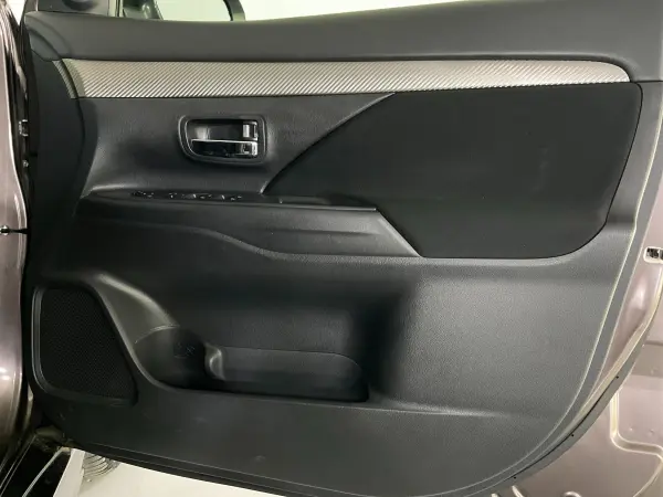 2015 Mitsubishi Outlander — photo 9 | Tuminion Kenya