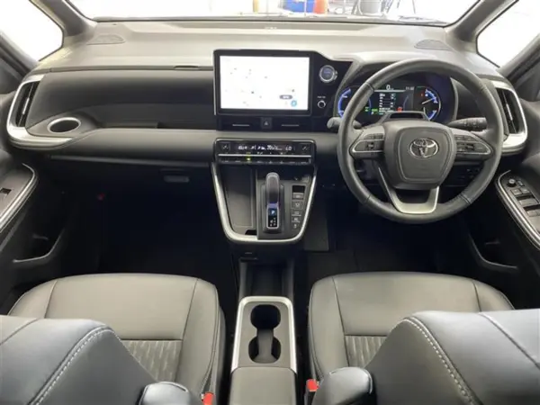 2022 Toyota Noah — photo 2 | Tuminion Kenya