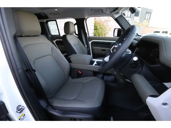 2025 Landrover Defender — photo 9 | Tuminion Kenya