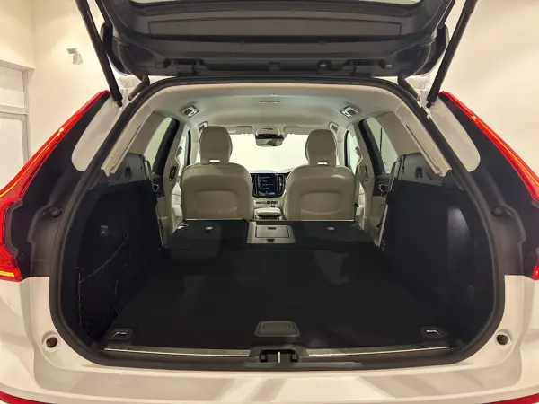 2020 Volvo Xc60 — photo 2 | Tuminion Kenya