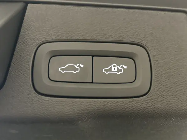 2020 Volvo Xc60 — photo 3 | Tuminion Kenya