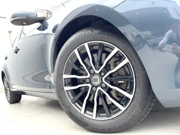 2019 Volvo V40 — photo 9 | Tuminion Kenya