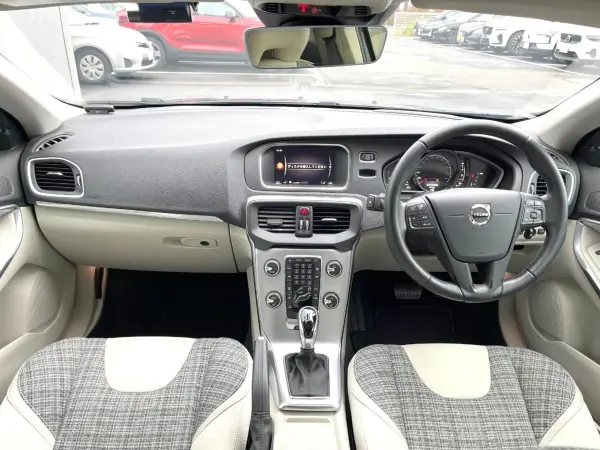 2019 Volvo V40 — photo 2 | Tuminion Kenya