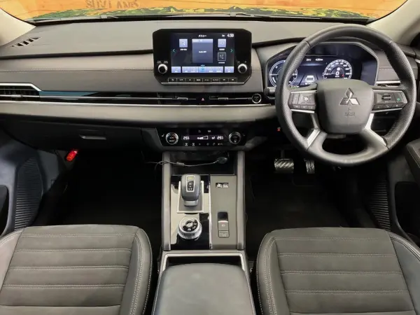 2023 Mitsubishi Outlander — photo 2 | Tuminion Kenya