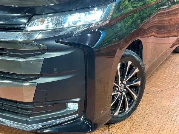 2023 Toyota Noah — photo 8 | Tuminion Kenya