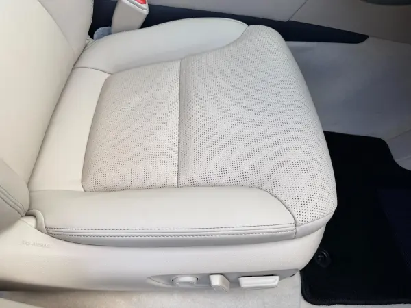 2025 Toyota Landrcuiser 300 — photo 9 | Tuminion Kenya