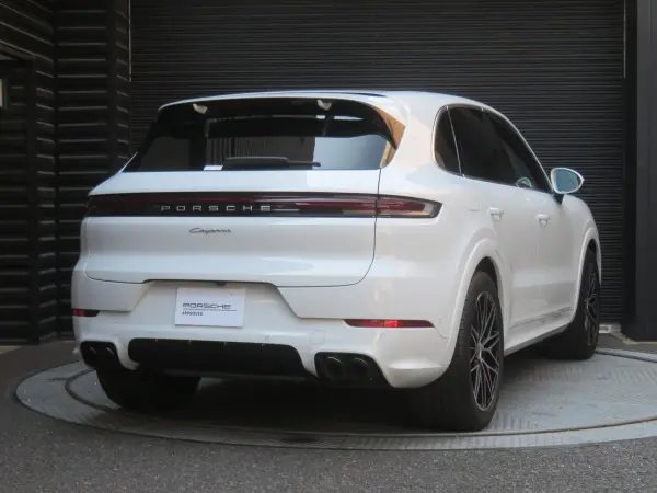 2024 Porsche Cayenne — photo 2 | Tuminion Kenya